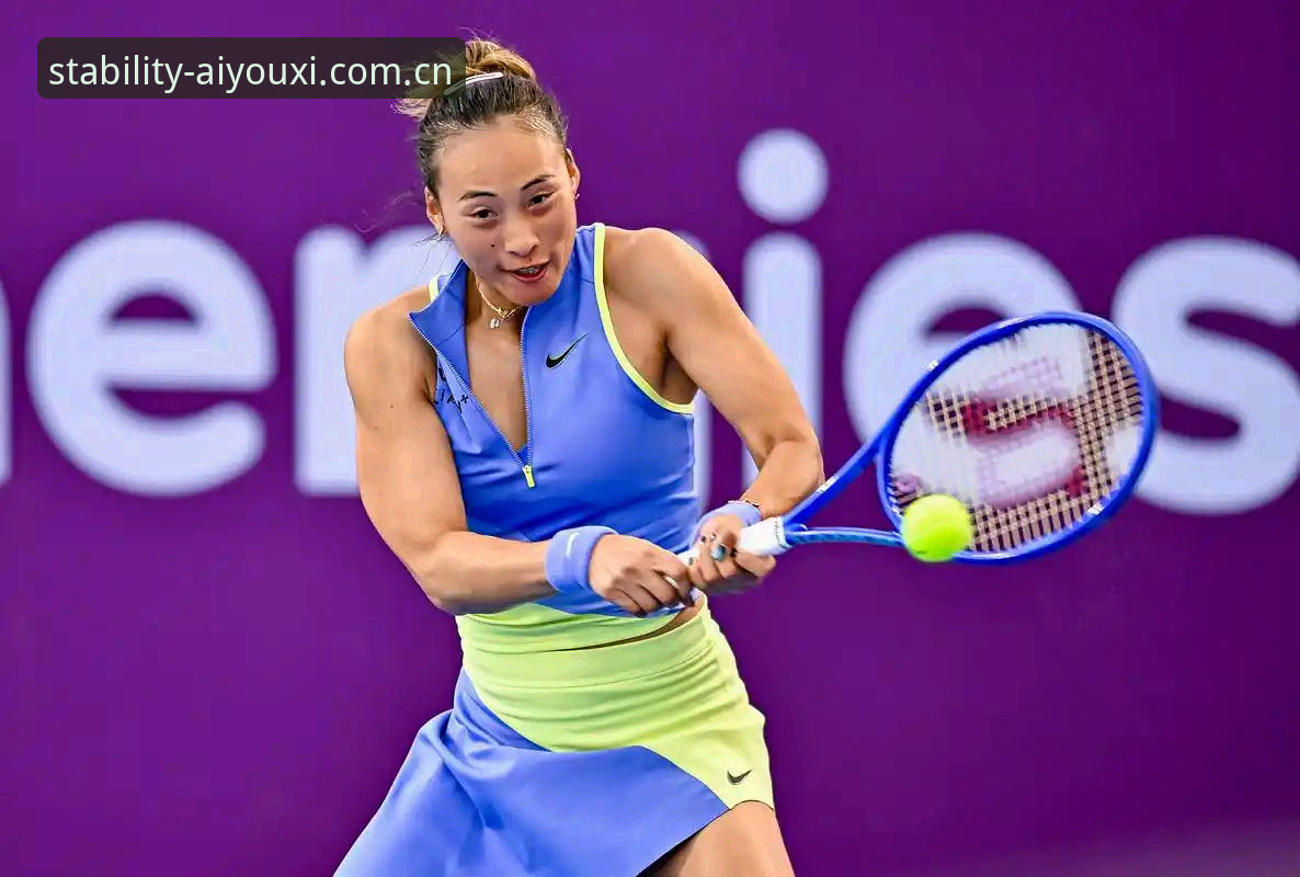 郑钦文排名跌到153，靠一张外卡翻身——WTA500首轮到底赢在哪？